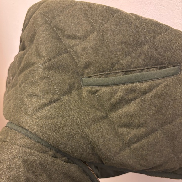 Old Navy Light Quilted Vest - Picture 2 of 6